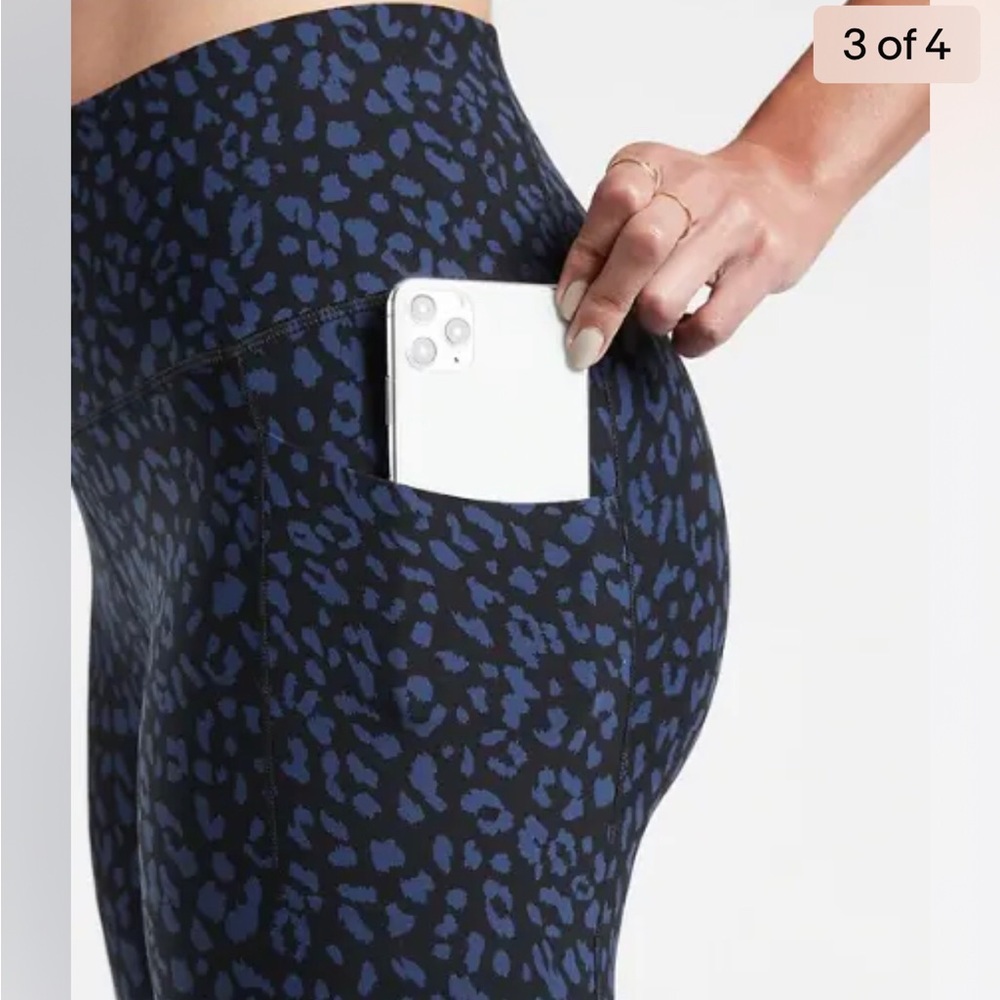 Athleta salutation stash leopard dot Med Tall